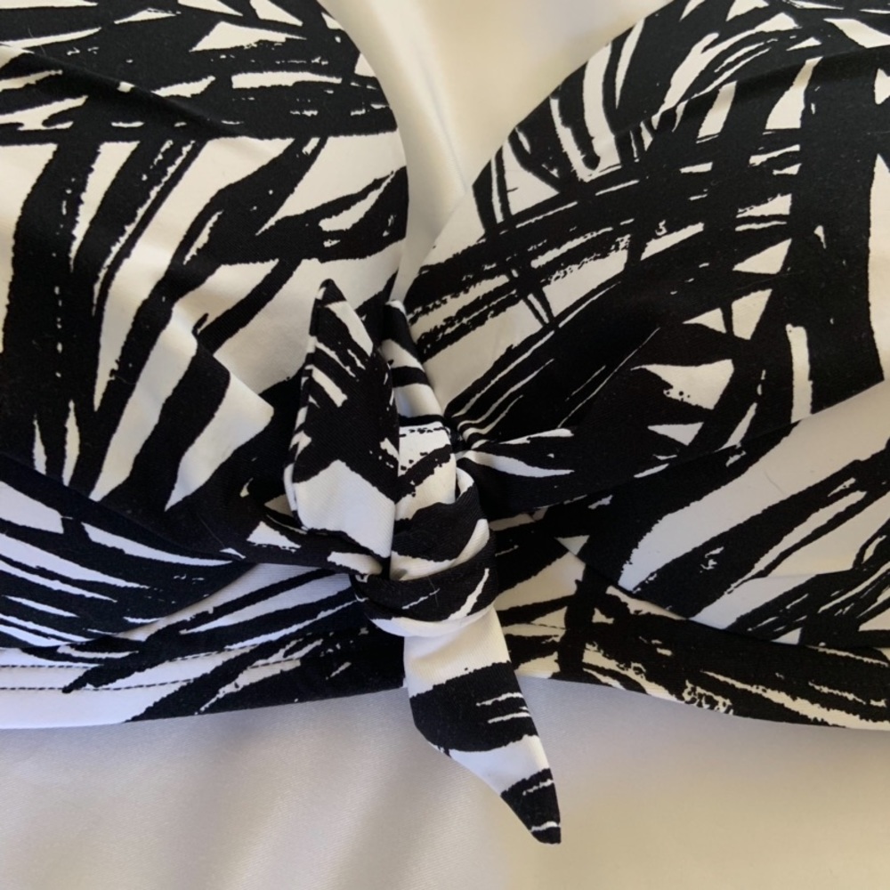 🔆 Apt. 9 PLUS Bikini Tops 🔆 - Picture 4 of 4